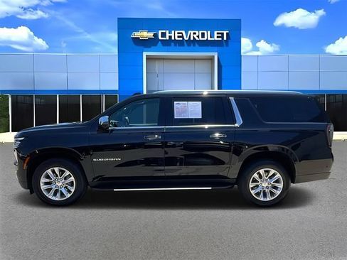 Used 2025 Chevrolet Suburban Premier RWD image 6