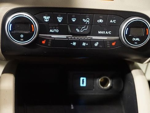 Used 2020 Ford Escape Titanium AWD/4WD image 16