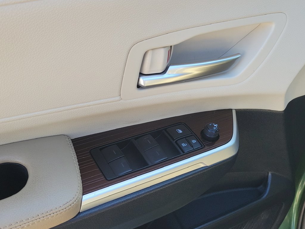 Used 2023 Toyota Sienna XLE FWD image 20