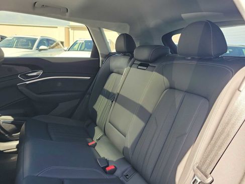 Used 2019 Audi e-tron Premium Plus image 19