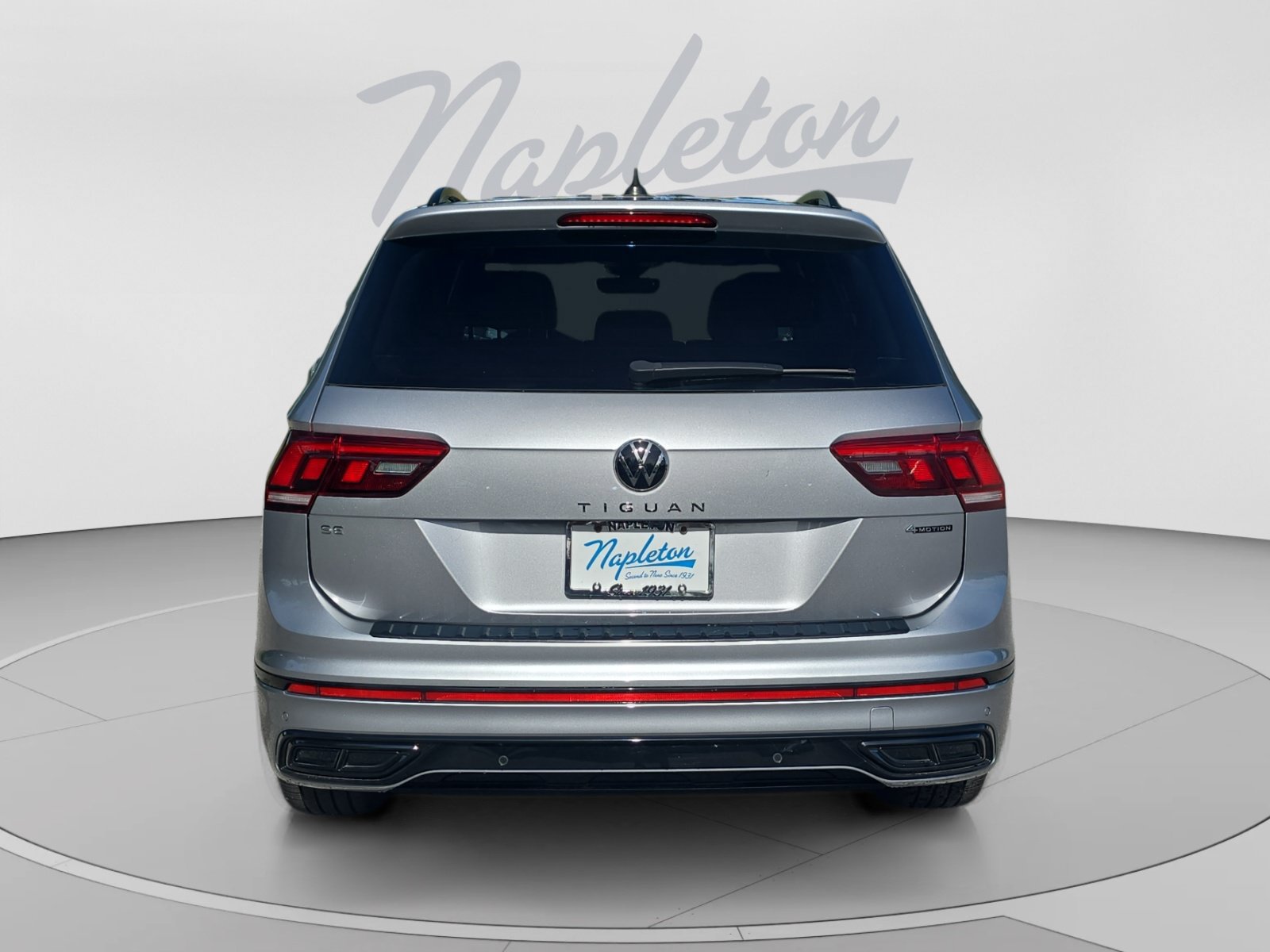 Used 2024 Volkswagen Tiguan SE R-Line AWD/4WD image 4