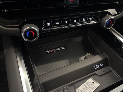 New 2026 Chevrolet Suburban Premier image 24