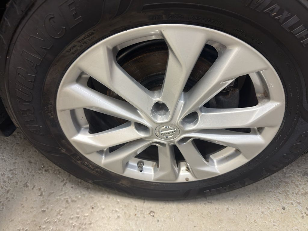 Used 2016 Nissan Rogue SV AWD/4WD image 34
