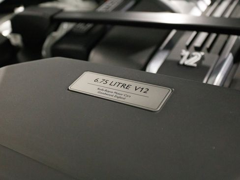 Used 2024 Rolls-Royce Cullinan Black Badge image 33