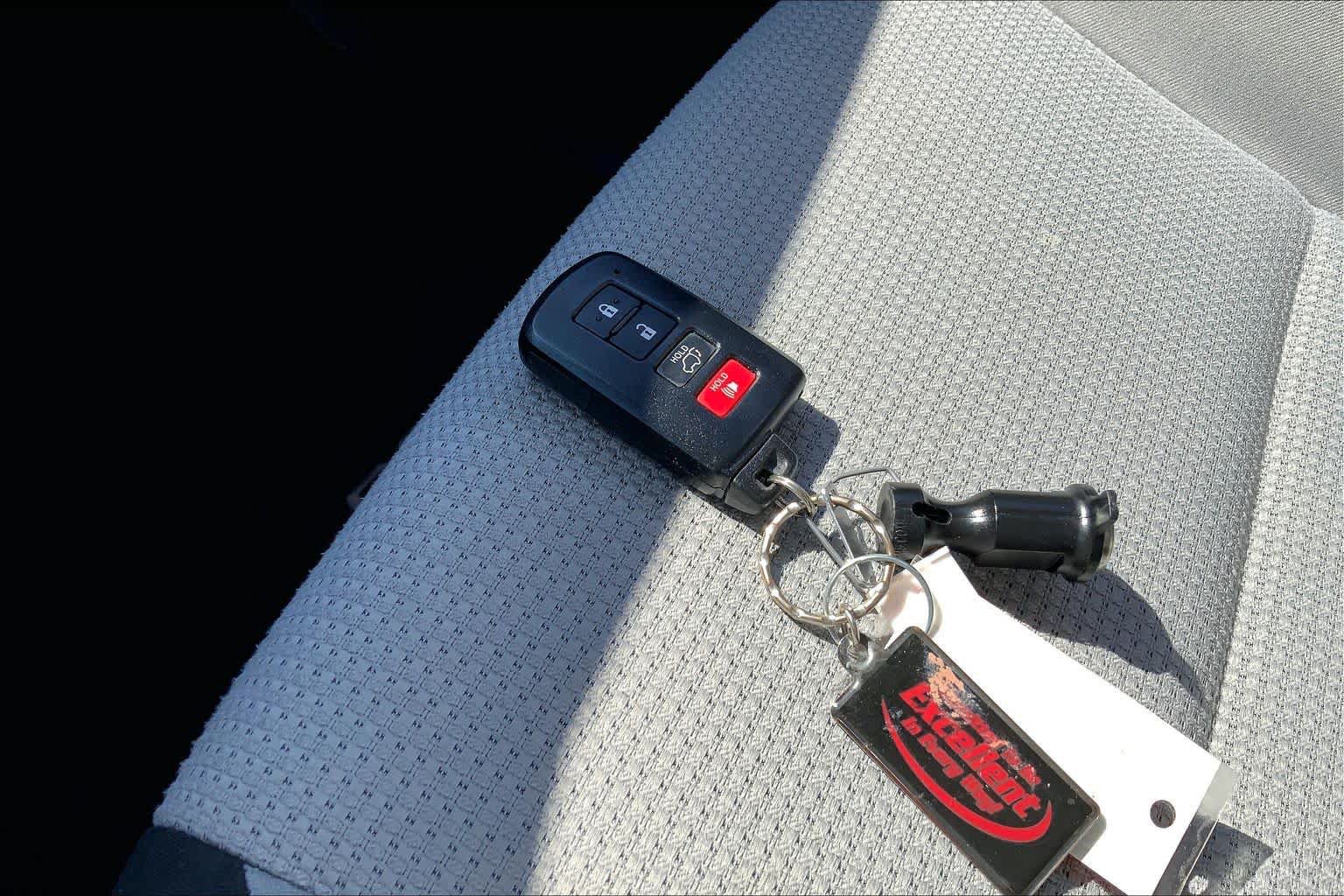 Used 2017 Toyota RAV4 XLE AWD/4WD image 15
