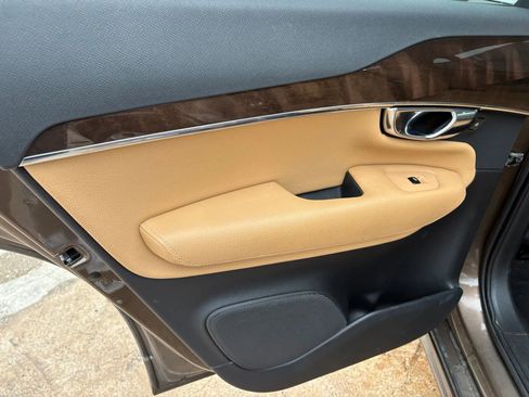 Used 2016 Volvo XC90 T6 Momentum image 12