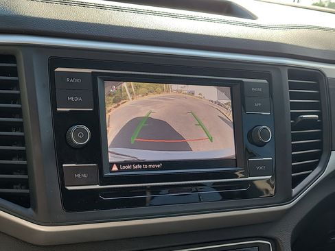 Used 2023 Volkswagen Atlas SE image 25