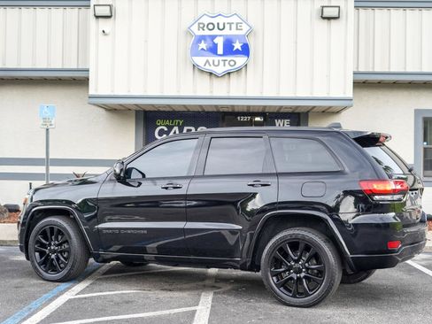Used 2018 Jeep Grand Cherokee Altitude AWD/4WD image 6