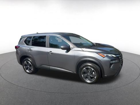 Used 2025 Nissan Rogue SV AWD/4WD image 2