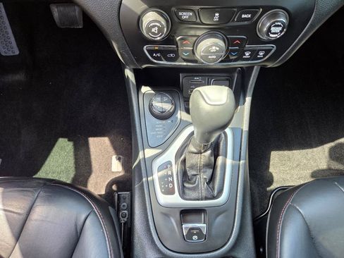 Used 2014 Jeep Cherokee Trailhawk w/ Comfort/Convenience Group AWD/4WD image 18
