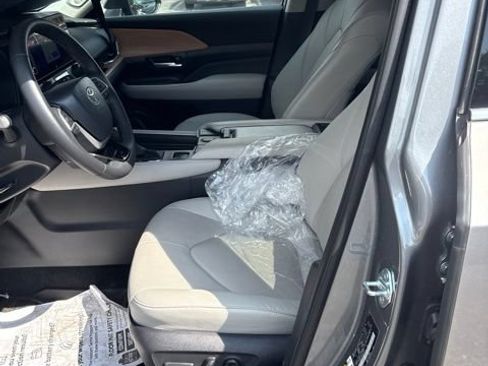 Used 2025 Toyota Grand Highlander AWD Hybrid image 5