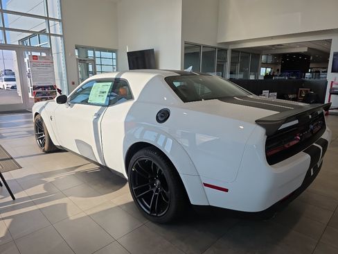 Used 2022 Dodge Challenger SRT Hellcat image 4