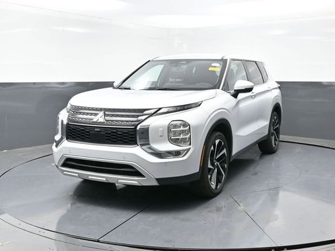 Used 2024 Mitsubishi Outlander SE image 8