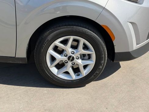 Used 2025 Kia Soul LX w/ LX Technology Package image 6