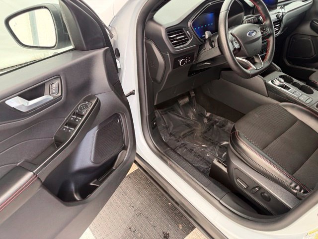 Used 2025 Ford Escape ST-Line AWD/4WD image 31