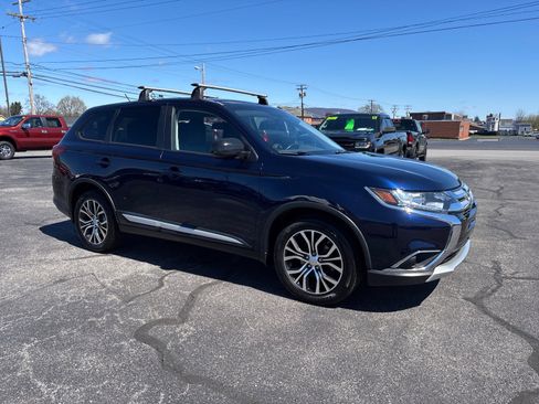 Used 2016 Mitsubishi Outlander SE image 1