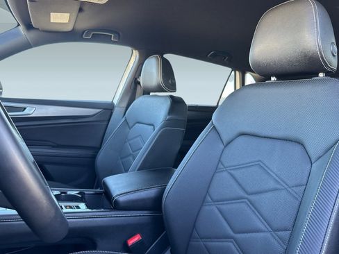 Used 2025 Volkswagen Atlas Cross Sport SE image 23