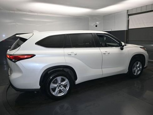 Used 2020 Toyota Highlander L image 36