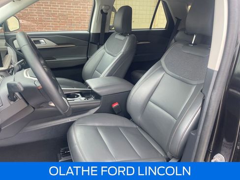 Certified 2025 Ford Explorer Active w/ Active Comfort Package AWD/4WD image 16