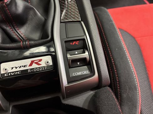 Used 2017 Honda Civic Type R image 18