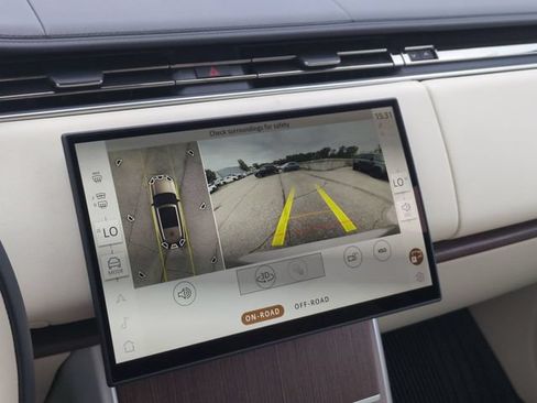 New 2026 Land Rover Range Rover Long Wheelbase SE AWD/4WD image 10
