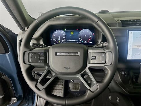 Used 2025 Land Rover Defender 110 X-Dynamic SE image 12