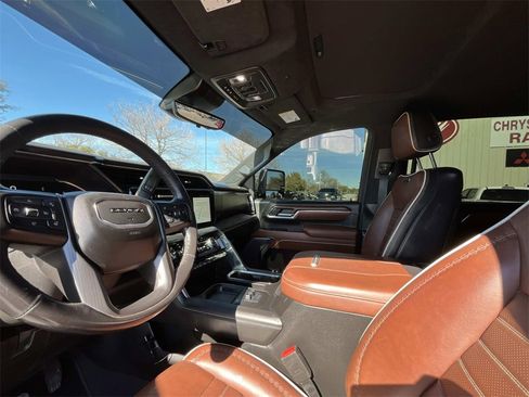 Used 2024 GMC Sierra 2500 Denali Ultimate image 9