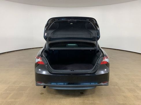 Used 2022 Toyota Camry LE FWD image 12