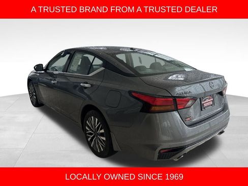 Used 2024 Nissan Altima 2.5 SV w/ SV Premium Package image 3