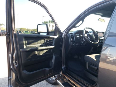 Used 2024 RAM 2500 Tradesman w/ Chrome Appearance Group image 11