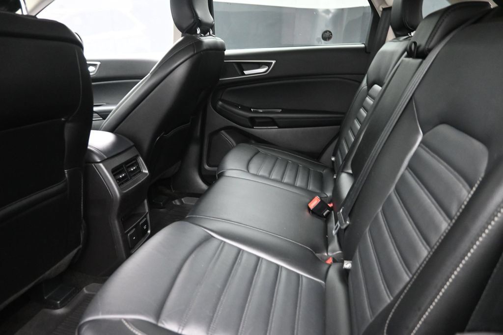 Used 2018 Ford Edge SEL w/ Equipment Group 201A AWD/4WD image 12