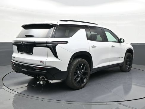 Used 2024 Chevrolet Traverse RS FWD image 5