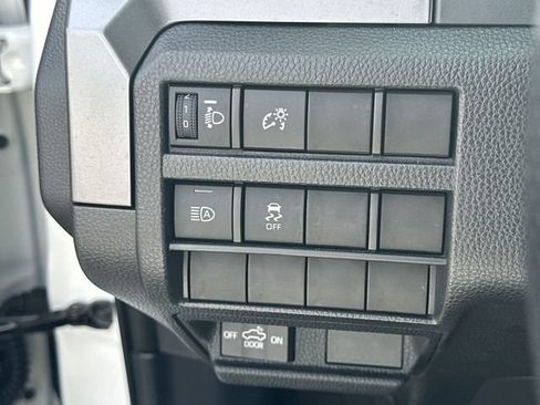Certified 2025 Toyota Tacoma SR5 AWD/4WD image 19