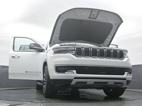 Used 2024 Jeep Wagoneer L Series II w/ Flexible Seating Group AWD/4WD image 58