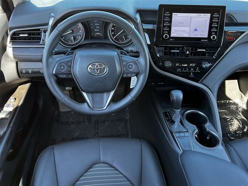Used 2023 Toyota Camry SE image 10