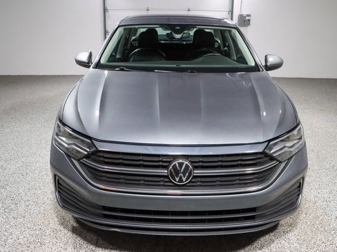 Used 2024 Volkswagen Jetta SE image 4