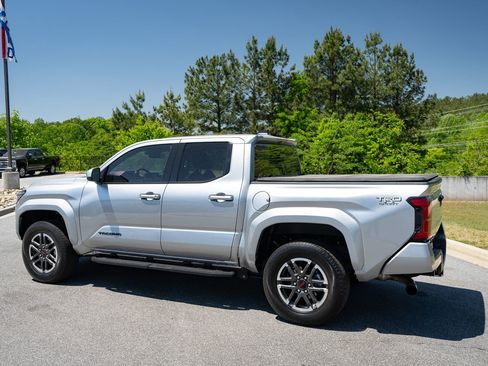 Used 2025 Toyota Tacoma TRD Sport AWD/4WD image 7