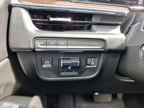 Used 2023 Cadillac Escalade ESV Sport Platinum w/ Heavy-Duty Trailer Package image 21