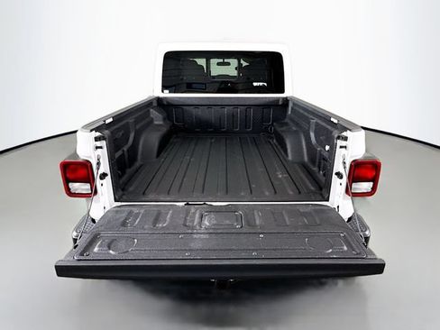 Used 2024 Jeep Gladiator Sport AWD/4WD image 23