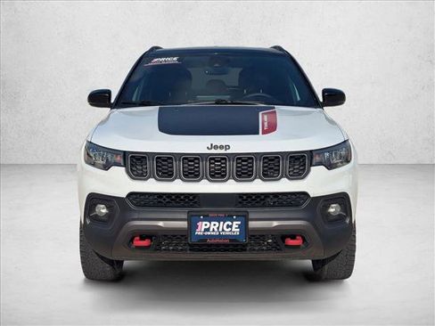 Used 2025 Jeep Compass Trailhawk AWD/4WD image 2