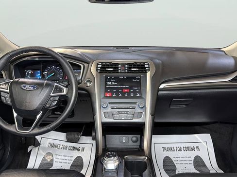 Used 2018 Ford Fusion SE w/ Fusion SE Technology Package image 13