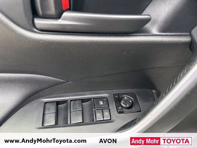 Used 2021 Toyota RAV4 LE AWD/4WD image 11
