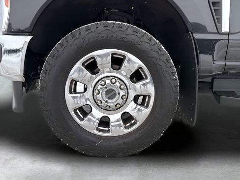 Used 2023 Ford F350 Lariat w/ Chrome Package image 34