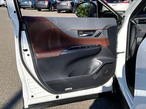 Certified 2024 Toyota Venza Limited AWD/4WD image 21