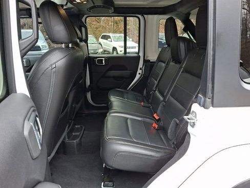 Used 2020 Jeep Wrangler Unlimited Sahara image 12