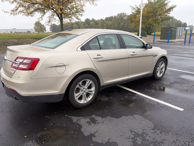 Used 2017 Ford Taurus SE FWD image 8