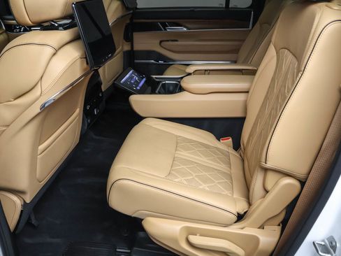 Used 2024 Jeep Grand Wagoneer Series III w/ Rear Seat Video Group 1 AWD/4WD image 27
