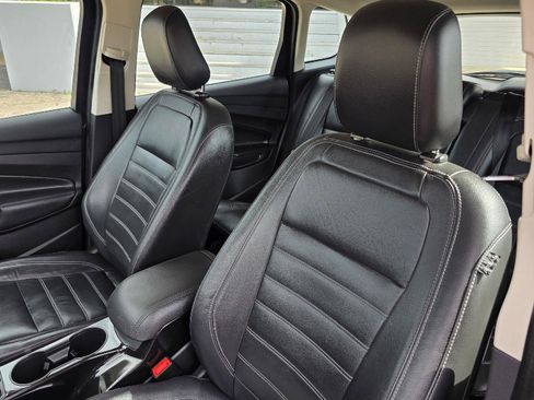 Used 2018 Ford C-MAX Titanium FWD image 34