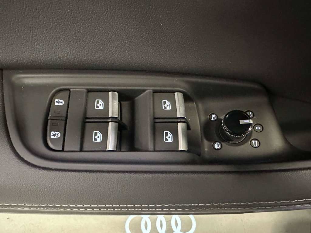 Used 2023 Audi Q8 Prestige w/ Prestige Package AWD/4WD image 21