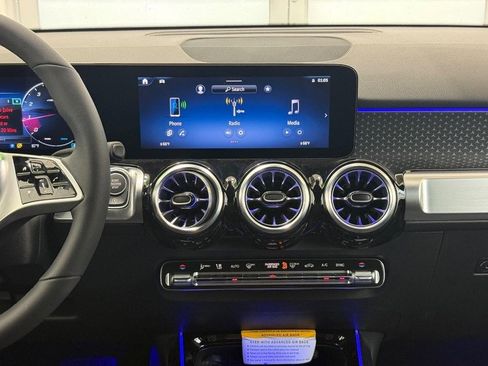 New 2025 Mercedes-Benz GLB 250 4MATIC image 7